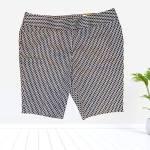 Women’s Worthington Modern Fit Black White Geometric Bermuda Shorts Size‎ 18